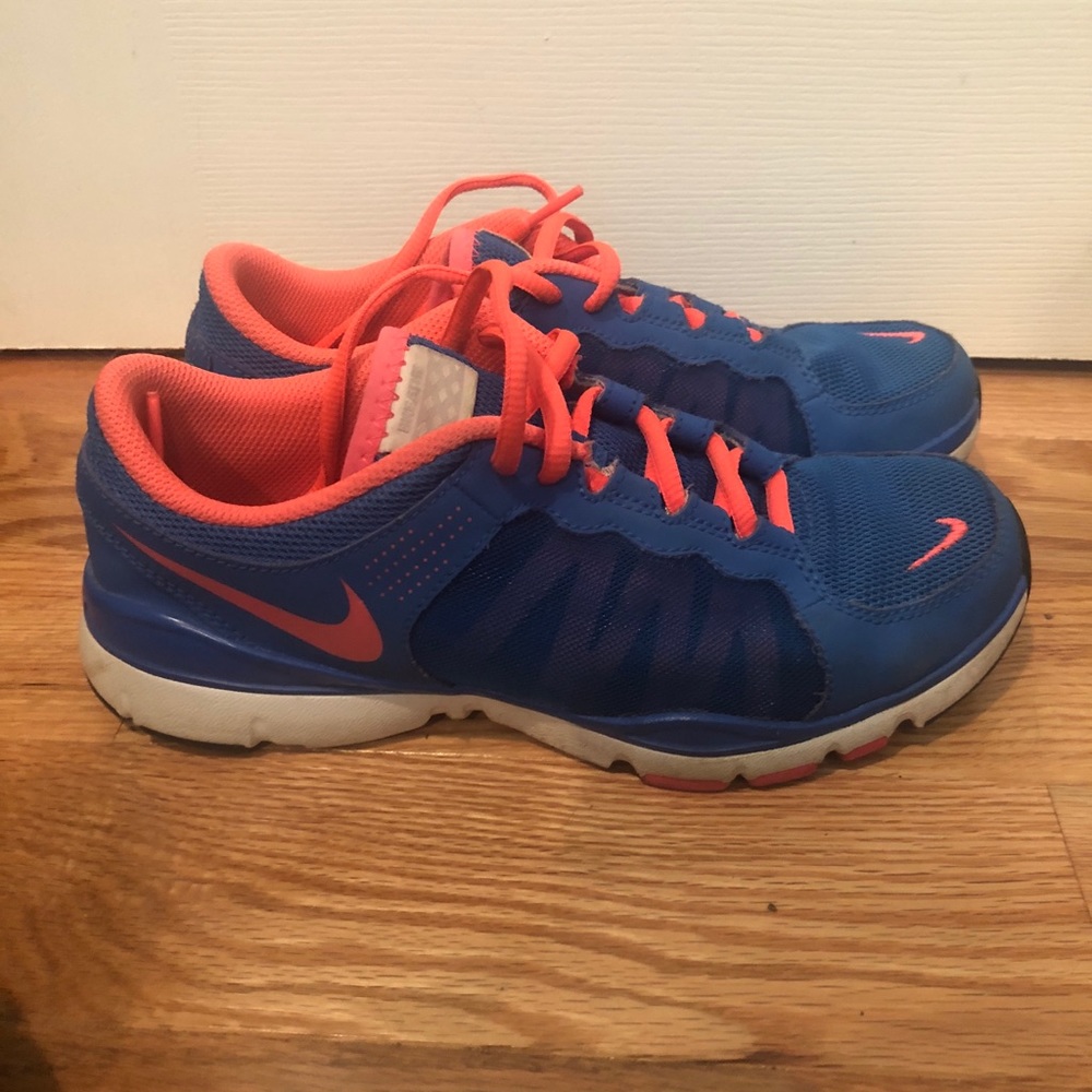 Nike Tennis Shoes.